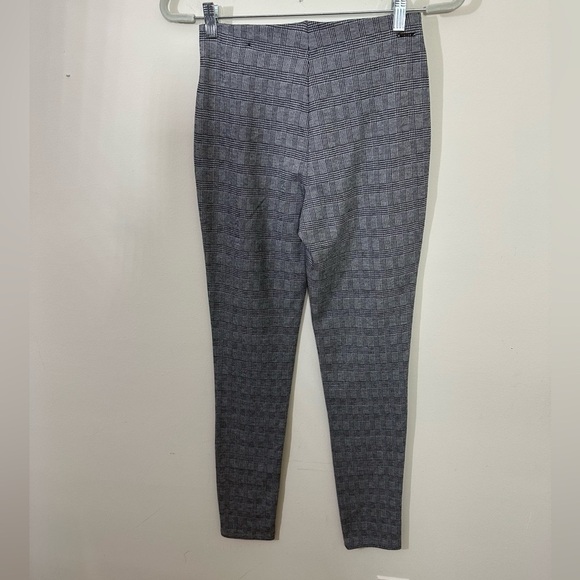 Tahari sz sm knit pant in a muted plaid in brown and tan.  Straight leg - Picture 9 of 14